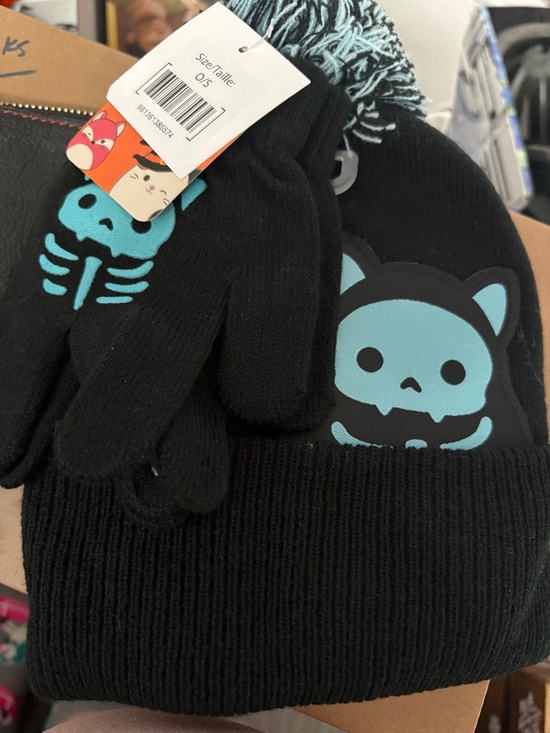 Squishmallows Other - BN Stump squishmallows hat / toque and gloves set